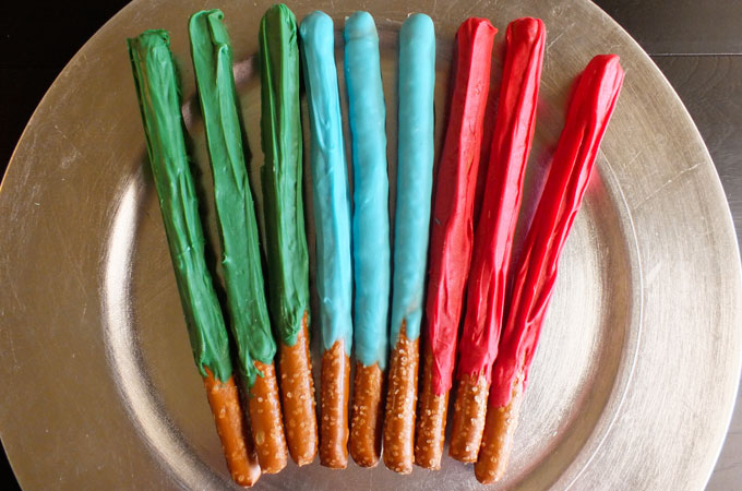 http://www.twosisterscrafting.com/wp-content/uploads/2014/05/star-wars-lightsaber-pretzels-step6.jpg