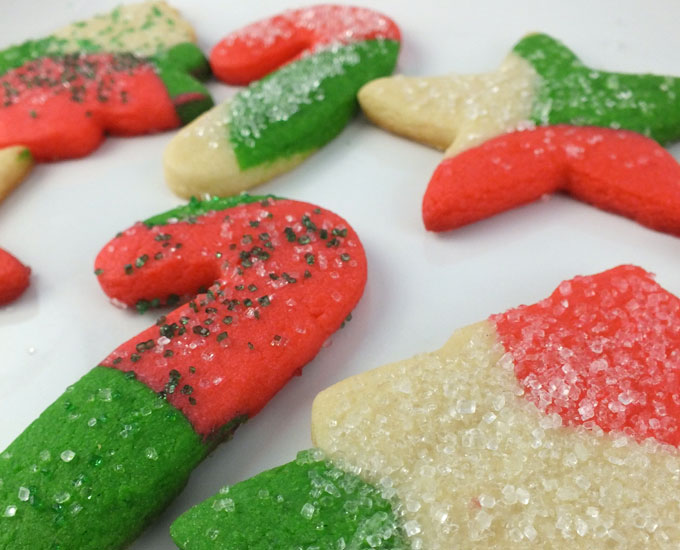 25 Christmas Cookie Recipes to make your holiday baking and gift giving easier! | www.housewivesofriverton.com