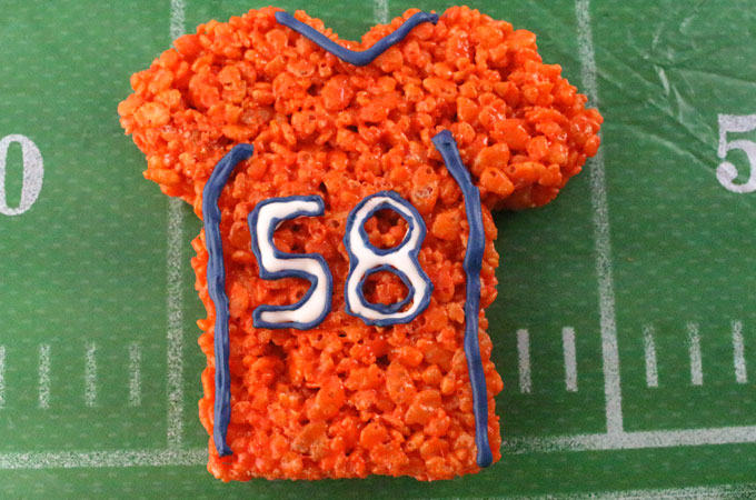 These Denver Broncos Rice Krispie Treats Team Jerseys are a fun football dessert for a game day football party, an NFL playoff party, a Super Bowl party or as a special snack for the Denver Broncos fans in your life. Go Broncos! And follow us for more fun Super Bowl Food Ideas.