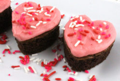 VALENTINES CAKE BITES chocolate hearts cake bites main