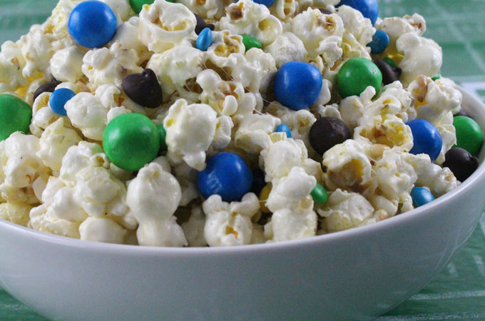 Seattle Seahawks Popcorn for those Seattle Seahawks fans in your life. Sweet, salty, crunchy and delicious and it is extremely easy to make. This delicious popcorn will be perfect at your next game day football party. a NFL playoff party or a Super Bowl party. Follow us for more fun Super Bowl Food Ideas.